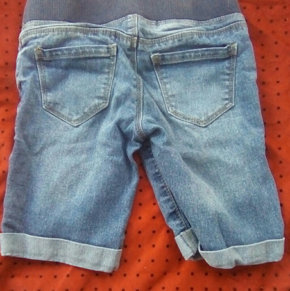 Shorts - Picture 2 of 3